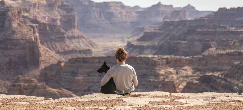 Realme X2 Pro person sitting with dog in Grand Canyan