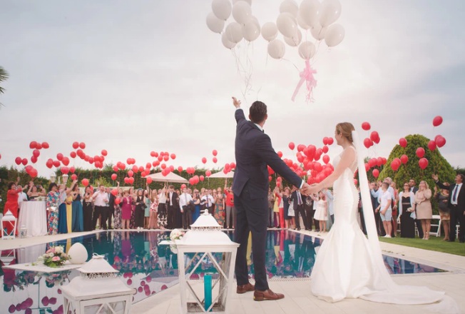 Tour and travel pre-wedding photo